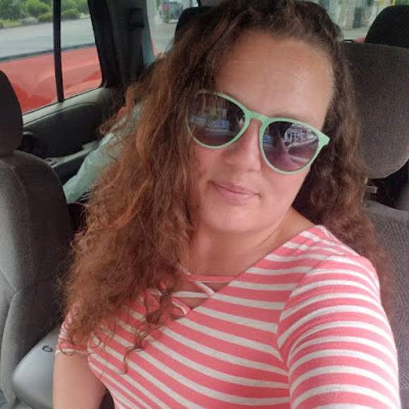 Meet your Posher, Desiree - Picture 1 of 1